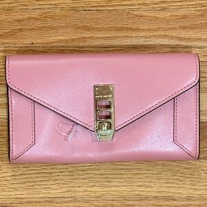*NWT*  Henri Bendel Uptown Envelope leather Wallet in dusty rose color.